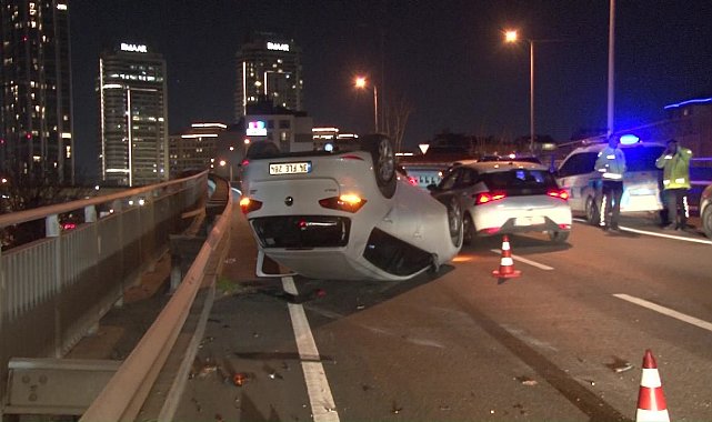 Üsküdar'da bir araca çarpan otomobil takla attı