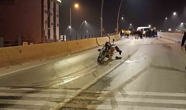 Üst geçitte ilerleyen SUV araç motosiklete çarptı: 2 ölü