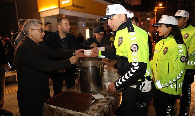 Vali Çelik yılbaşı gecesi çalışan kamu görevlilerini ziyaret etti
