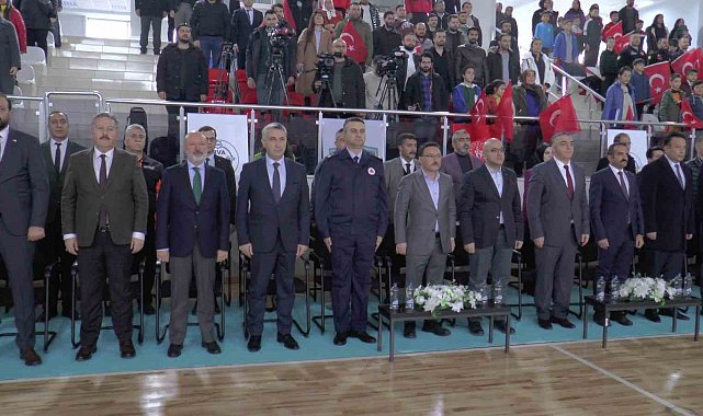 Vali Çiçek: "Hiçbir gencimizi yalnız, hiçbir çocuğumuzu kimsesiz bırakmayacağız"