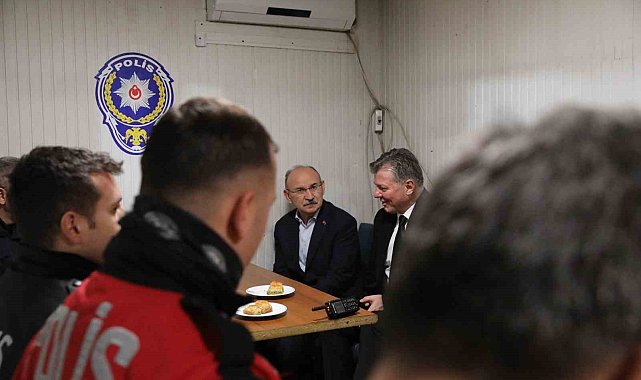 Vali Karadeniz yılbaşında uygulama yapan polis ve jandarma ekiplerini ziyaret etti