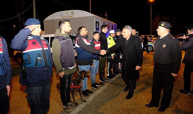 Vali Özkan yılbaşı gecesi çalışan kamu görevlilerini ziyaret etti