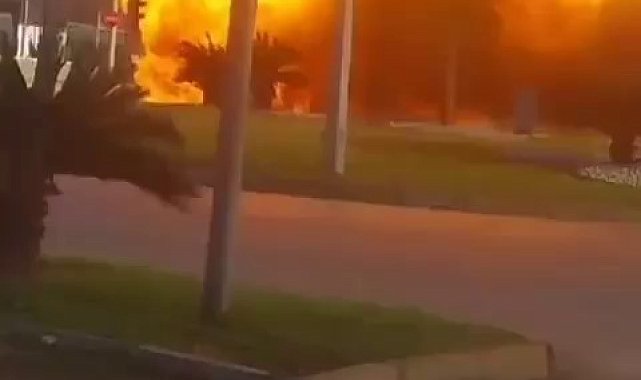 Yanan otomobil bomba gibi patladı