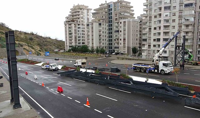 Yayalar için tehlike oluşturan noktaya üst geçit yapılmaya başlandı