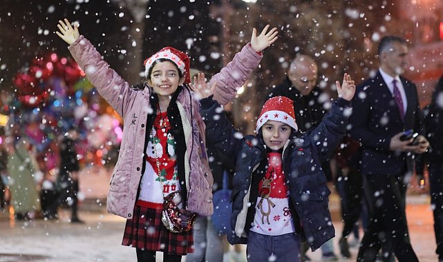 Yeni yıla saatler kala Aydın'a kar yağdı