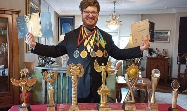 Yılın En İyi Opera Sanatçısı Tenor Sedat Can Öztoprak Cumhuriyetin 100. Yılında Bir Dünya Birinciliği Daha Kazandı