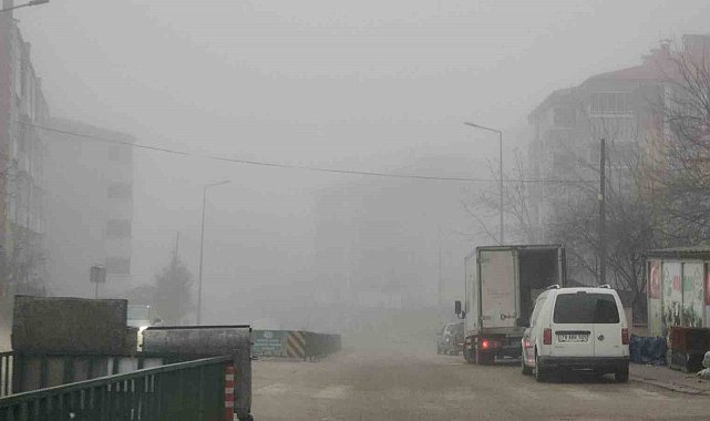 Yoğun sis görüş mesafesini 20 metreye kadar düşürdü