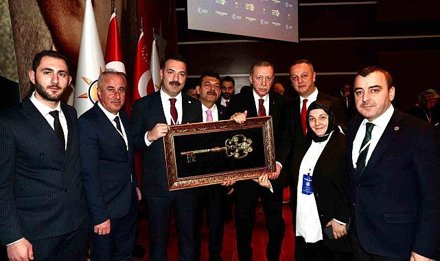 Zonguldak Heyeti, Cumhurbaşkanı Erdoğan'a Şehrin Temsili Anahtarını Takdim Etti