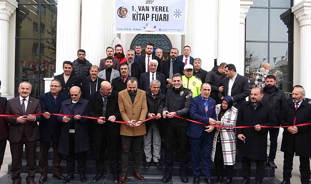 1. Van Yerel Kitap Fuarı kapılarını ziyaretçilere açtı
