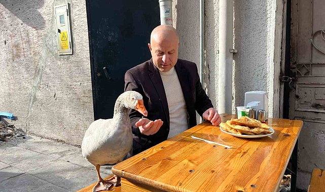 12 yıllık kazı ile Eskişehir'i gezdi, çi börek yedi