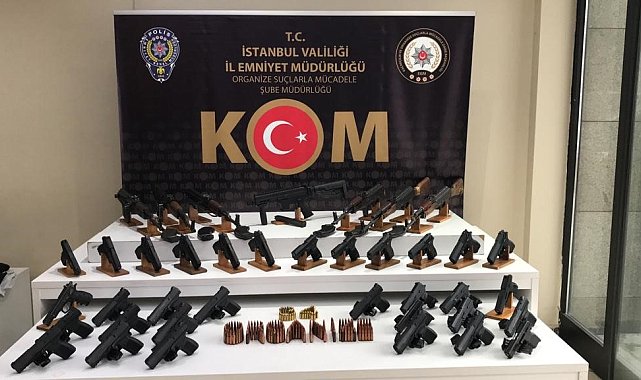 15 yaşındaki Büşra Polat'ın ölümüne neden olan hasım çetelerden ele geçirilen silahlar sergilendi