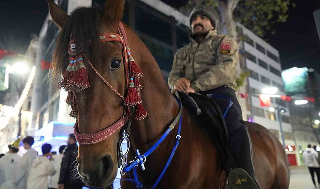 'At Türkün kanadıdır' diyerek yeni yıla at üstünde girdi