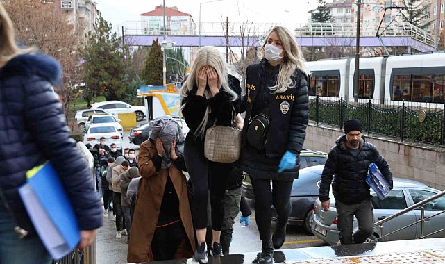 'Barbie-Es' fuhuş operasyonunda yakalanan 18 şüpheli adliyeye sevk edildi