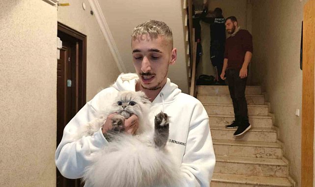 5. kattan havalandırma boşluğuna düşen kedisini kurtarmak için seferber oldu