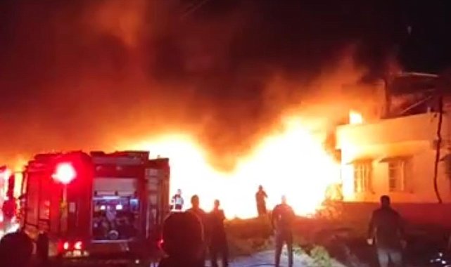 Adana'da hurda deposunda yangın