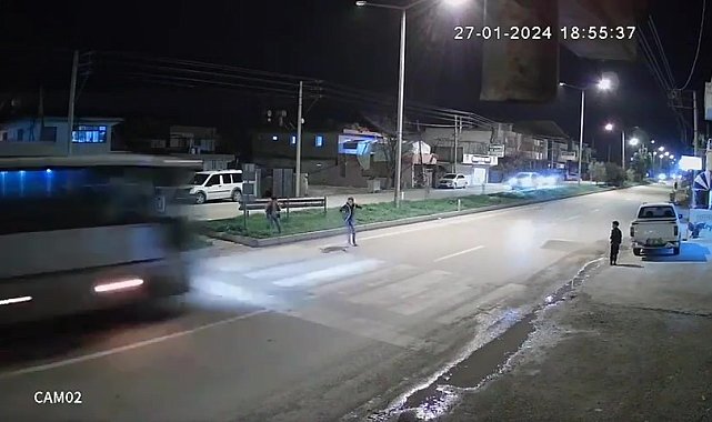 Adana'da kavga eden çocuklardan biri kaçarken midibüsün çarpması sonucu hayatını kaybetti