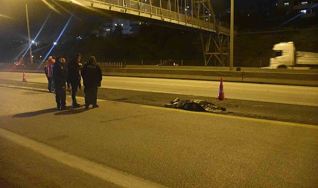 Adana'da otoyolda tırın çarptığı kadın öldü