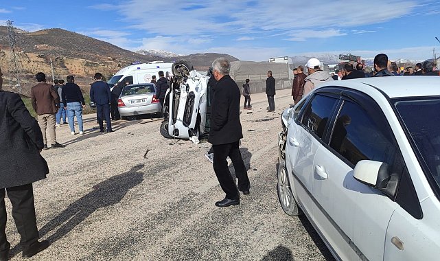 Adıyaman'da otomobil hafif ticari araçla çarpıştı: 5 yaralı