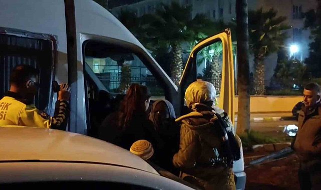 Adliye binasına girmeye çalışarak polis ekiplerine zorluk çıkaran 11 şahıs gözaltına alındı