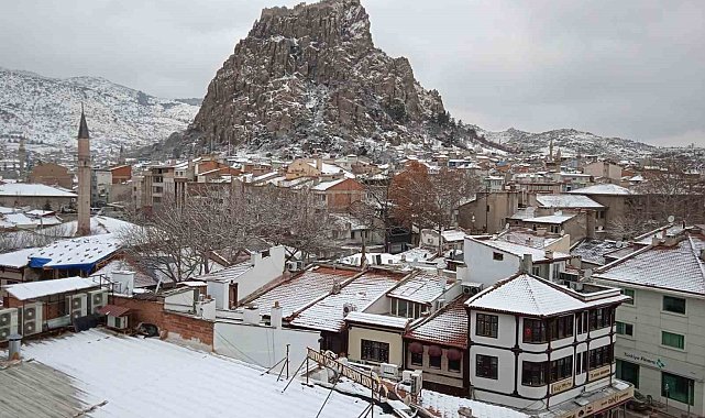 Afyonkarahisar kar yağışı sonrası beyaza büründü