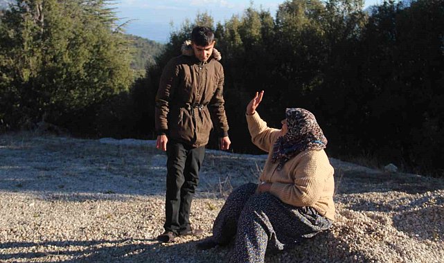 Ağaçların şarampole uçmaktan kurtardığı otobüs şoförüne yaşlı yolcudan moral