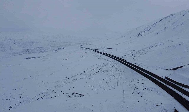 Ağrı Dağı eteklerindeki kar örtüsü havadan görüntülendi