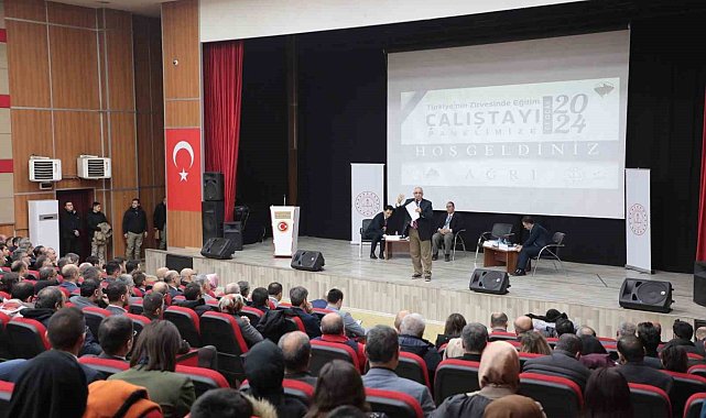 Ağrı'da eğitimin geleceği çalıştay panelinde tartışıldı
