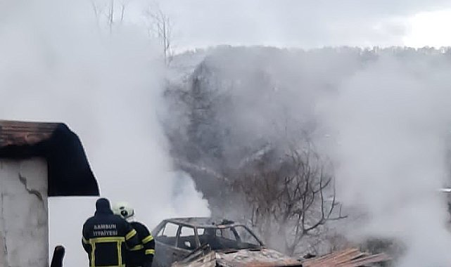 Ahşap ev ve otomobil küle döndü