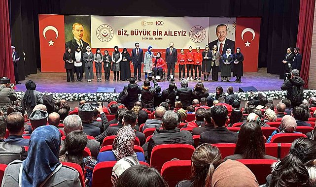 Aile ve Sosyal Hizmetler Bakanı Göktaş, Batman'da kadınlara destek mesajı verdi