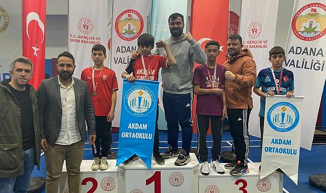 Akdam Ortaokulu, bilek güreşinde Adana'yı temsil edecek