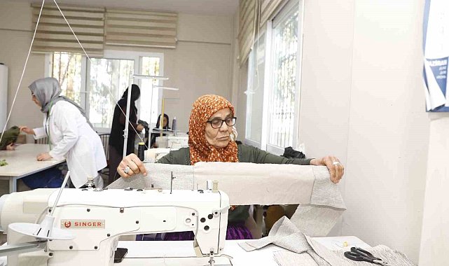 Akdeniz Belediyesinin kurslarıyla oğluna çeyiz diziyor