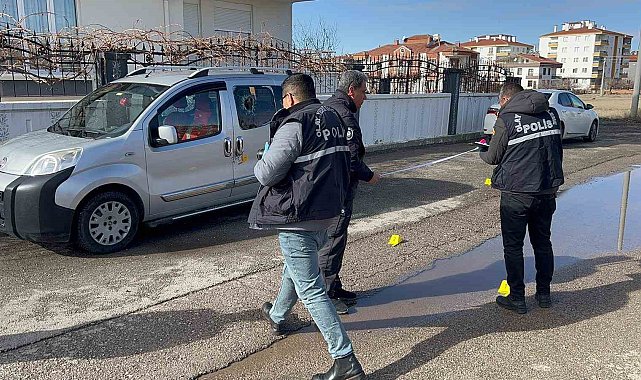 Aksaray'da park halindeki araca tüfekle ateş açıldı
