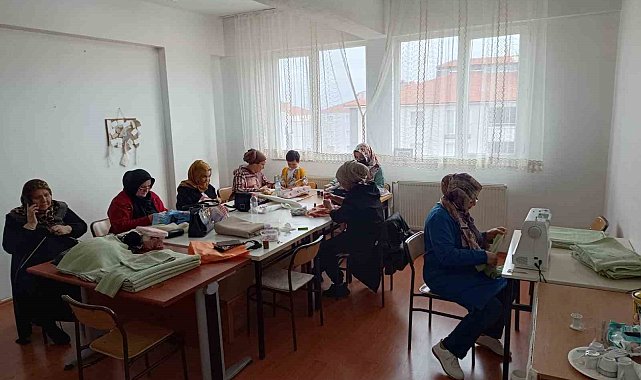 Alacalı kursiyerler Gazze'deki çocuklara giysi ve battaniye dikiyor