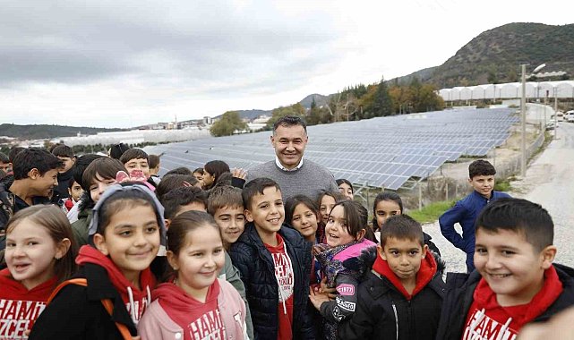Alanya Belediyesi Güneş Enerji Santrali öğrencileri ağırladı