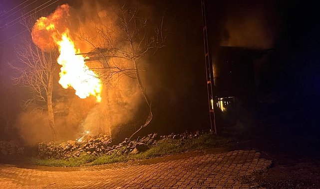 Alanya'da iki katlı evdeki yangın söndürüldü