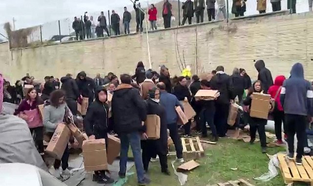 Alışveriş festivalindeki 1 TL'lik sehpalar yağmalandı
