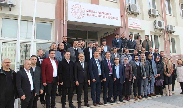 Alkışlarla görevine geri döndü