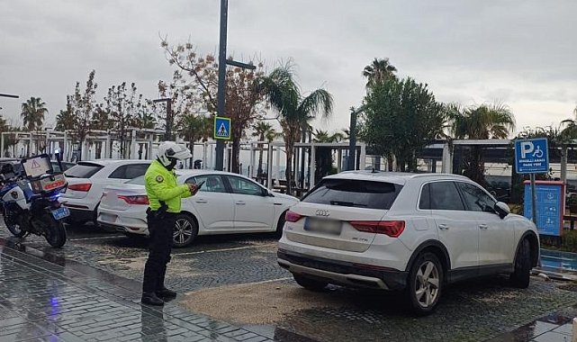 Antalya'da engelli park yerlerine park eden 625 sürücüye ceza