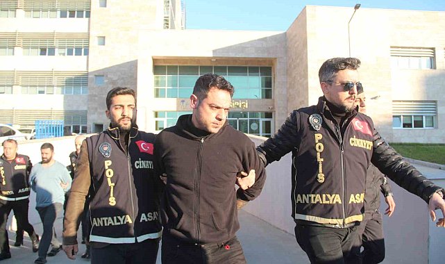 Antalya'da kurye ve baldız cinayeti şüphelisi 3 kişi adliyeye sevk edildi