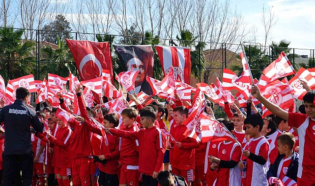 Antalyaspor Futbol Okulları Gelişim ve Kış Kampı tamamlandı