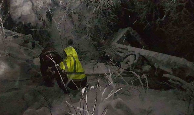 Araç kurtarmaya giden çekici 7 metrelik şarampole yuvarlandı
