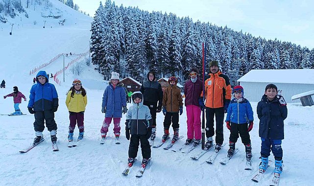 Artvin'de ara tatilde açılan kayak kurslarına ilgi yoğun