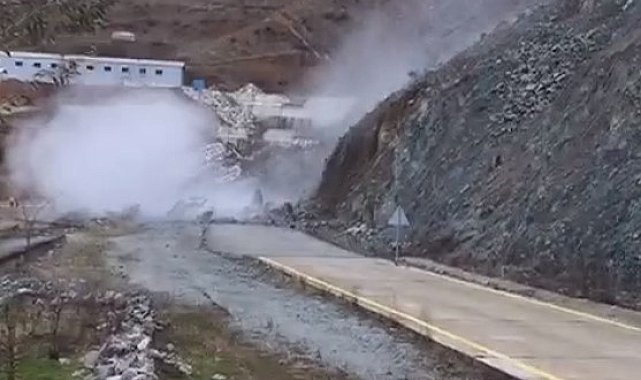 Artvin'de heyelan anı görüntülendi