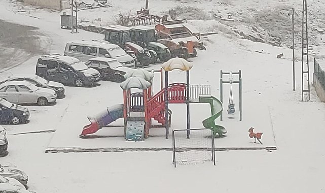 Aşkale'de kar yağışı etkili oluyor