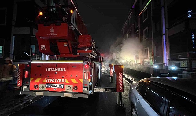Avcılar'da akü imalathanesi alev alev yandı: 1 yaralı
