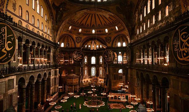 Ayasofya-i Kebir Camii Şerifi'ne turistik amaçlı ziyaretler başladı