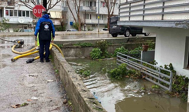 Ayvalık'ta şiddetli yağış hayatı olumsuz etkiledi