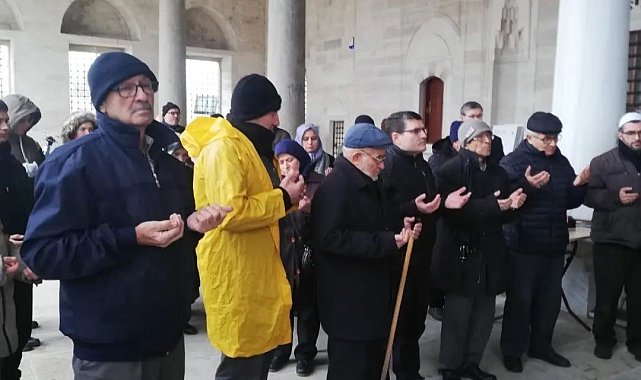 Babaeski'de Umre yolcuları dualarla uğurlandı