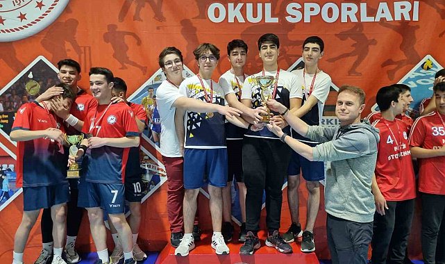 Badminton şampiyonları belli oldu