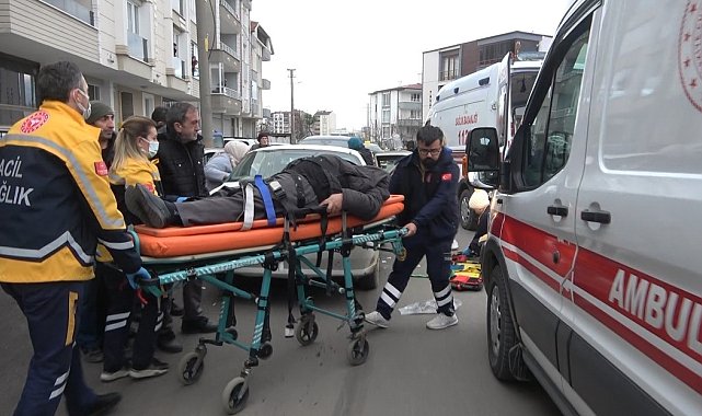 Bafra'da otomobil ile hafif ticari araç çarpıştı: 5 yaralı